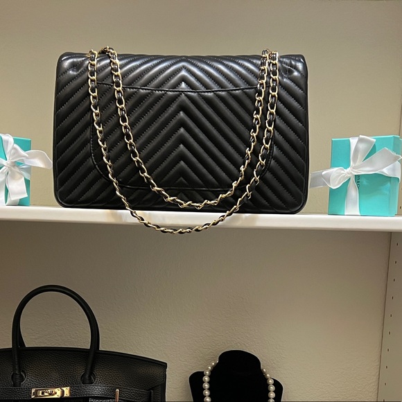 Luxury designer purse. - Picture 4 of 15